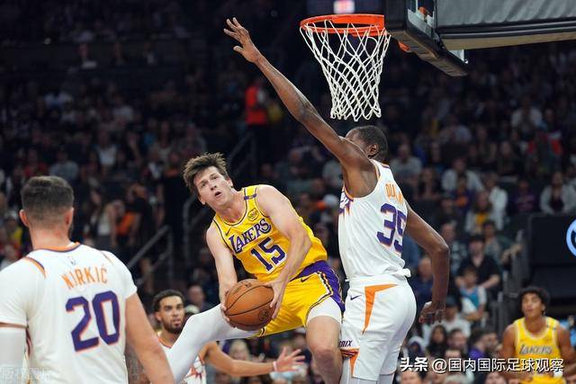 世界杯夺冠两周年，安东内拉晒梅西和金杯同框照